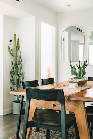 Arbutus Flat | A Cozy, Aesthetically-Driven Stay gallery image 2