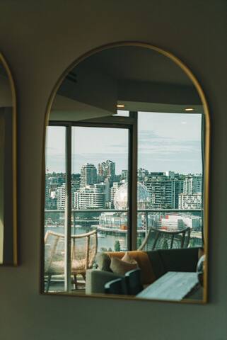 Arbutus Flat | A Cozy, Aesthetically-Driven Stay gallery image 4