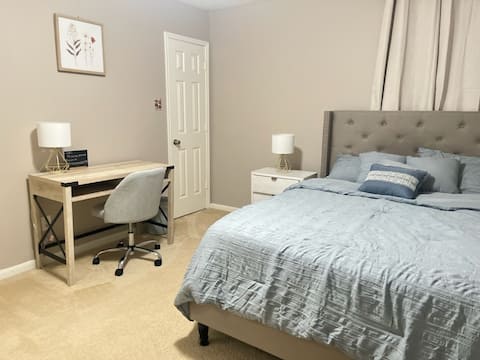 Private room Pearland getaway