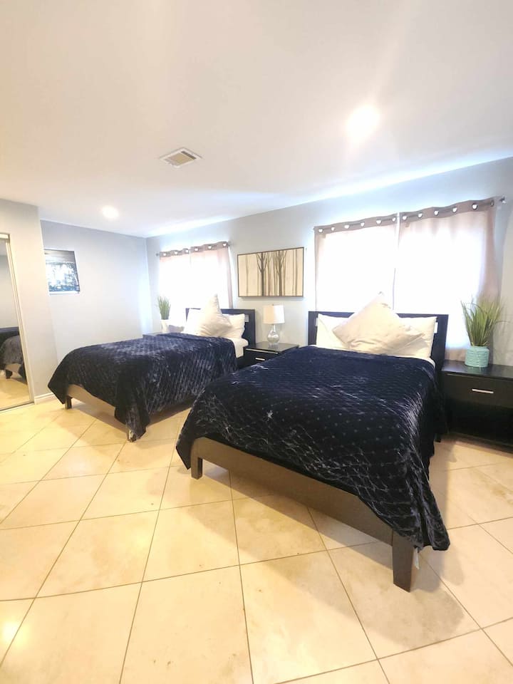 Bedroom 4
-2 Full Size Beds
-Closet