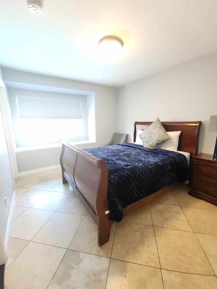 Bedroom 3 
-Queen Size Bed
-Closet
-Access to Bathroom 3 from Room