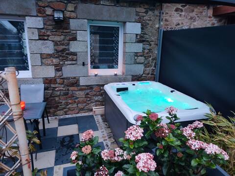 Cozy cocoon with hot tub on the Lézardrieux peninsula