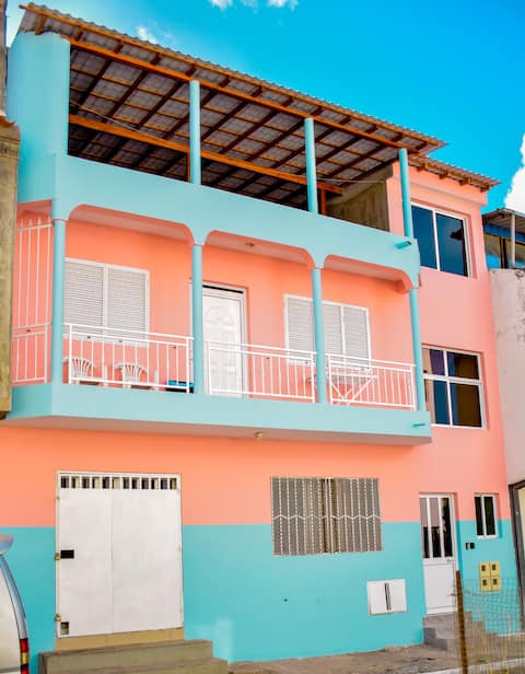 Tarrafal modern 3bd apt, AC, WiFi, 5min beach walk