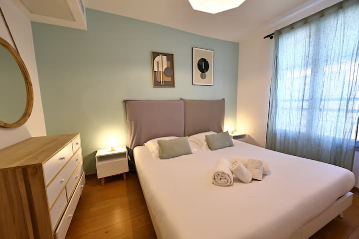 Priestranná a svetlá spálňa 2 