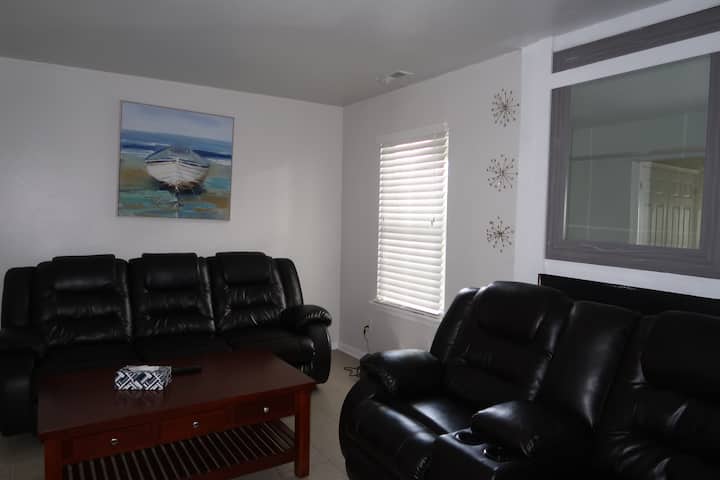 Spacious & Peaceful 3-bedroom Townhome Retreat - Virginia Beach, VA