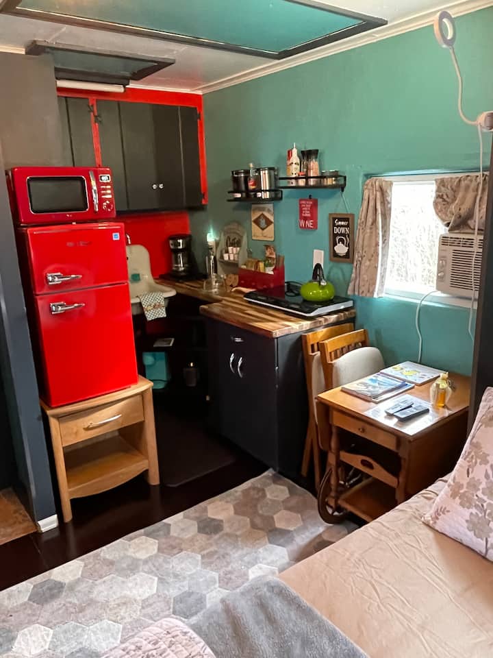 The Hive & Hen: Tiny Home 11 Mins To Red Rocks! - Lakewood, CO