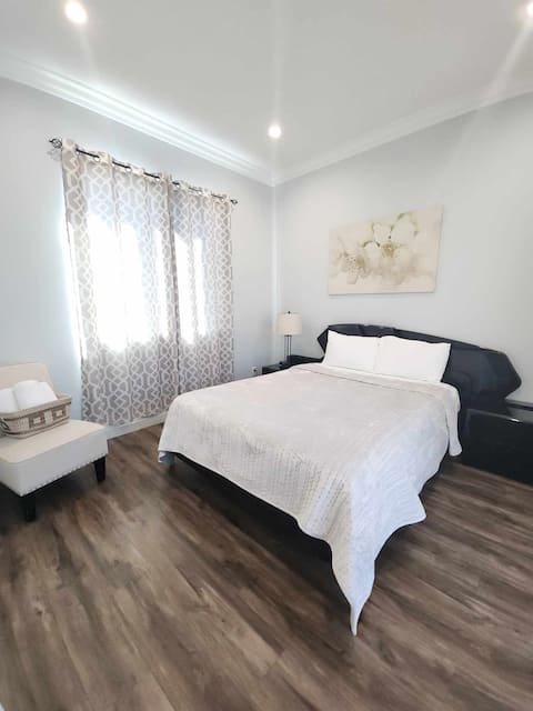 Charming & Comfortable Guest House in OC. Welcome!