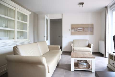 Top Airbnb: Triton Suite. Garden terrace, close to the beach in Wijk 07 Cadzand