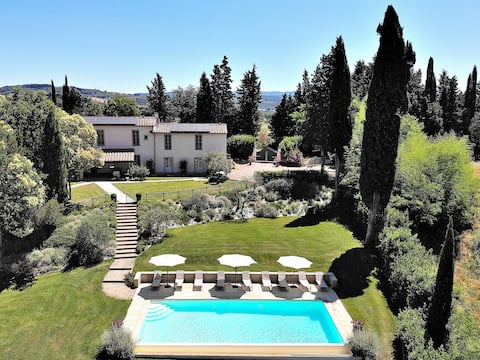 Entire villa with private pool, stunning view!