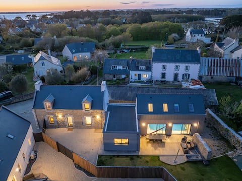 Popular Airbnb listing: The Longère de la Plage! Seaside Indoor Pool in Trégunc
