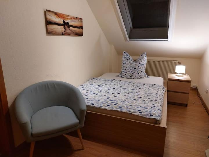 Schlafzimmer 1