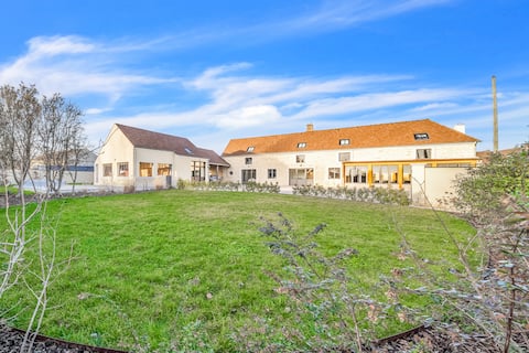 House-Exclusive-Ensuite-Pool view