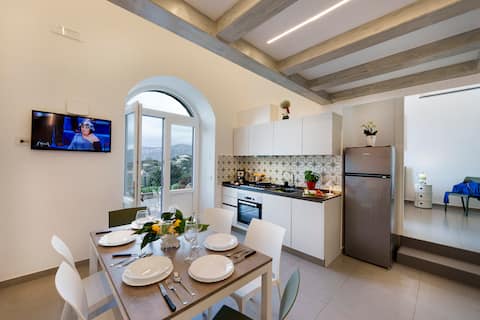 Annuncio Airbnb popolare: Olive sea view jacuzzi a Sant'agnello