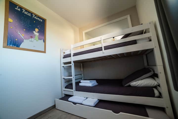 bedroom 3, children's room with 3 bunk beds 90*190, view of a garden and the Ardèche