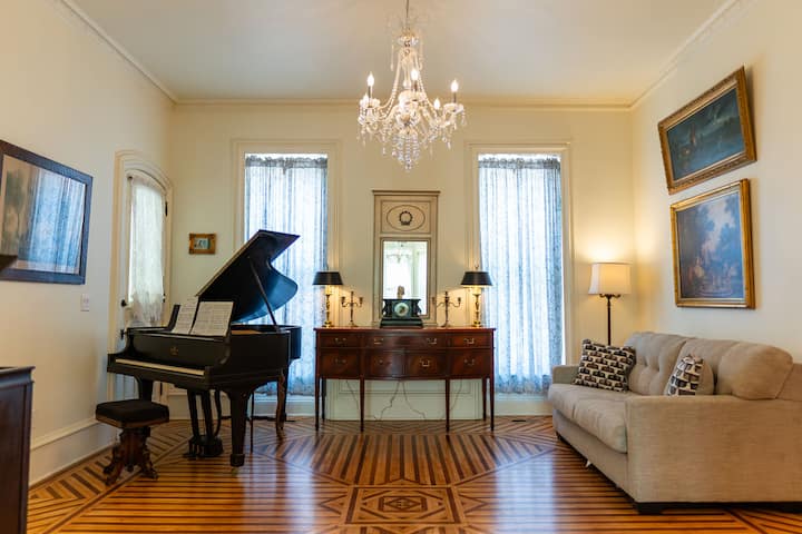 The Cargill-pettibone Mansion - La Crosse, WI