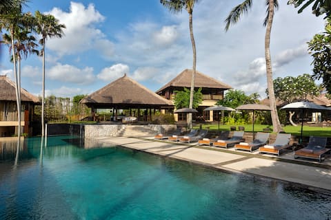 5BR Villa Mary - Full service, Cinema, Pool, Ocean