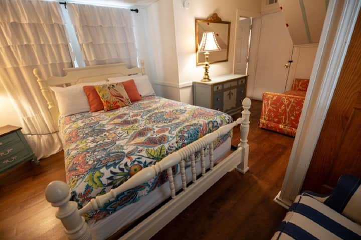 Kitanda cha  Televisheni cha Queen Bed