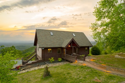 Luxury Mtn Retreat-Private Cabin w/ Stunning Views