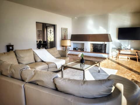 Top villa with lake access, indoor pool & buoy