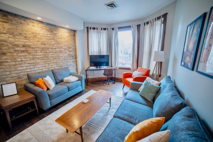 Perfect Location + Early Check-in & Late Check-out - Chicago, IL