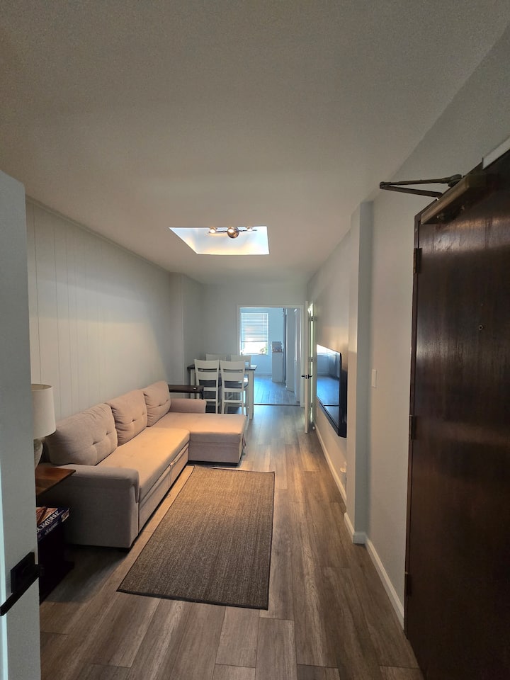 Full Service Modern Apt. Sleeps 5.  Prime Location - Hoboken, NJ