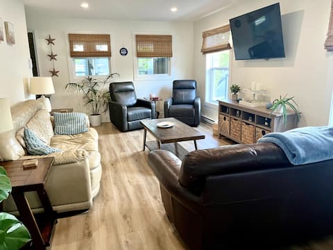 Summer House - Walk to Parlee!