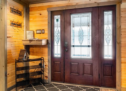 Fireplace*Hottub*Game Room*Sleeps 12