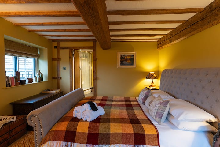 STAMFORD
E cilësuar si qyteti më i mirë prej guri në Angli, kjo dhomë gjumi merr frymëzimin e saj nga ndërtesat e shkëlqyera, kishat e vjetra dhe shtëpitë e tregtarëve që mund të gjesh atje, ky është një vend i domosdoshëm për t 'u vizituar kur qëndron në Granar. 