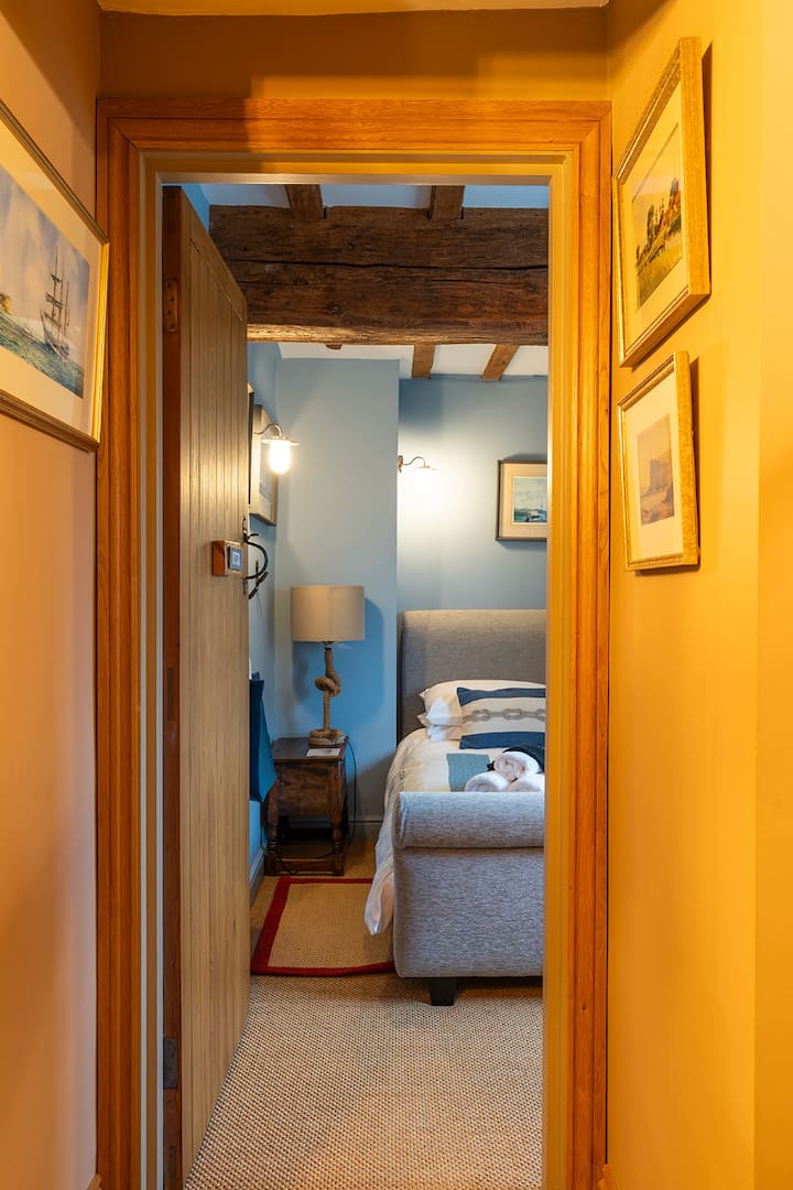 1773
Duke marrë emrin nga guri i datës Ashlar në skajin e vogël të ndërtesës. Në të është gdhendur J.E.M 1773, duke qëndruar për John dhe Eleanor Molecey të cilët supozojmë se përfunduan pjesën Granary të Mullirit në atë datë. 