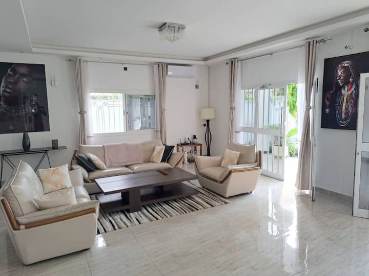 Villa Elizabeth, Duplex Moderne à Akanda - Gabon