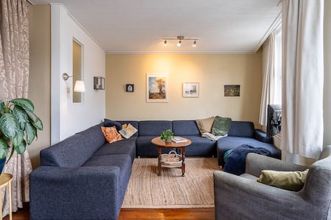 Cozy upper house large roof terrace, 3 balconies