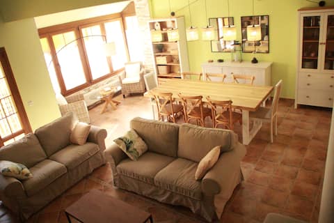 Entire G&G accommodation with pool (10 pax)