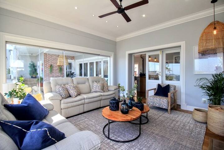 Gorgeous Home Spectacular Sea View Somerset West gallery image 4