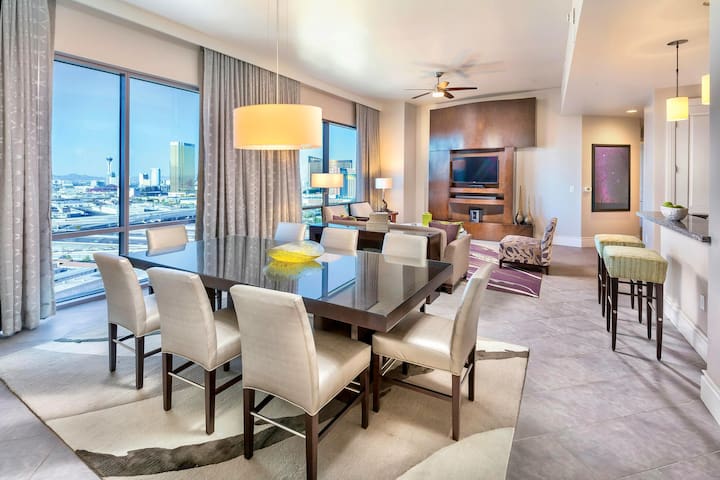 Spacious 3BR Suite in Resort Just Off Vegas Strip!