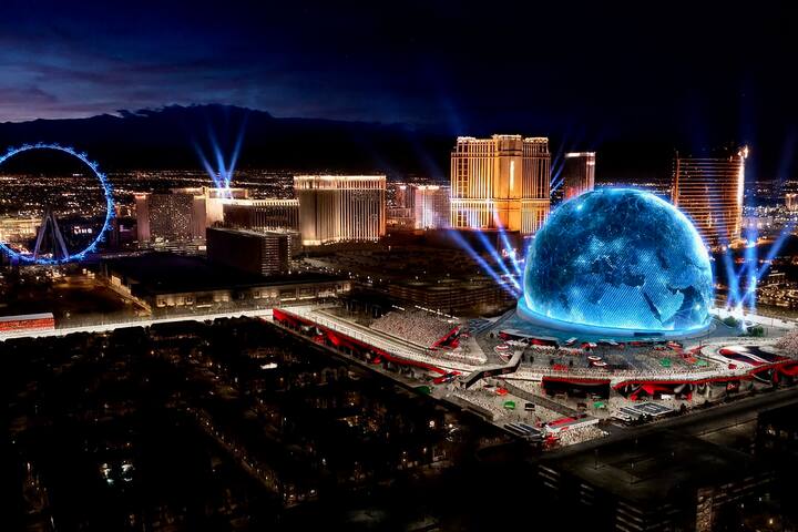 Spacious 3BR Suite in Resort Just Off Vegas Strip! gallery image 4