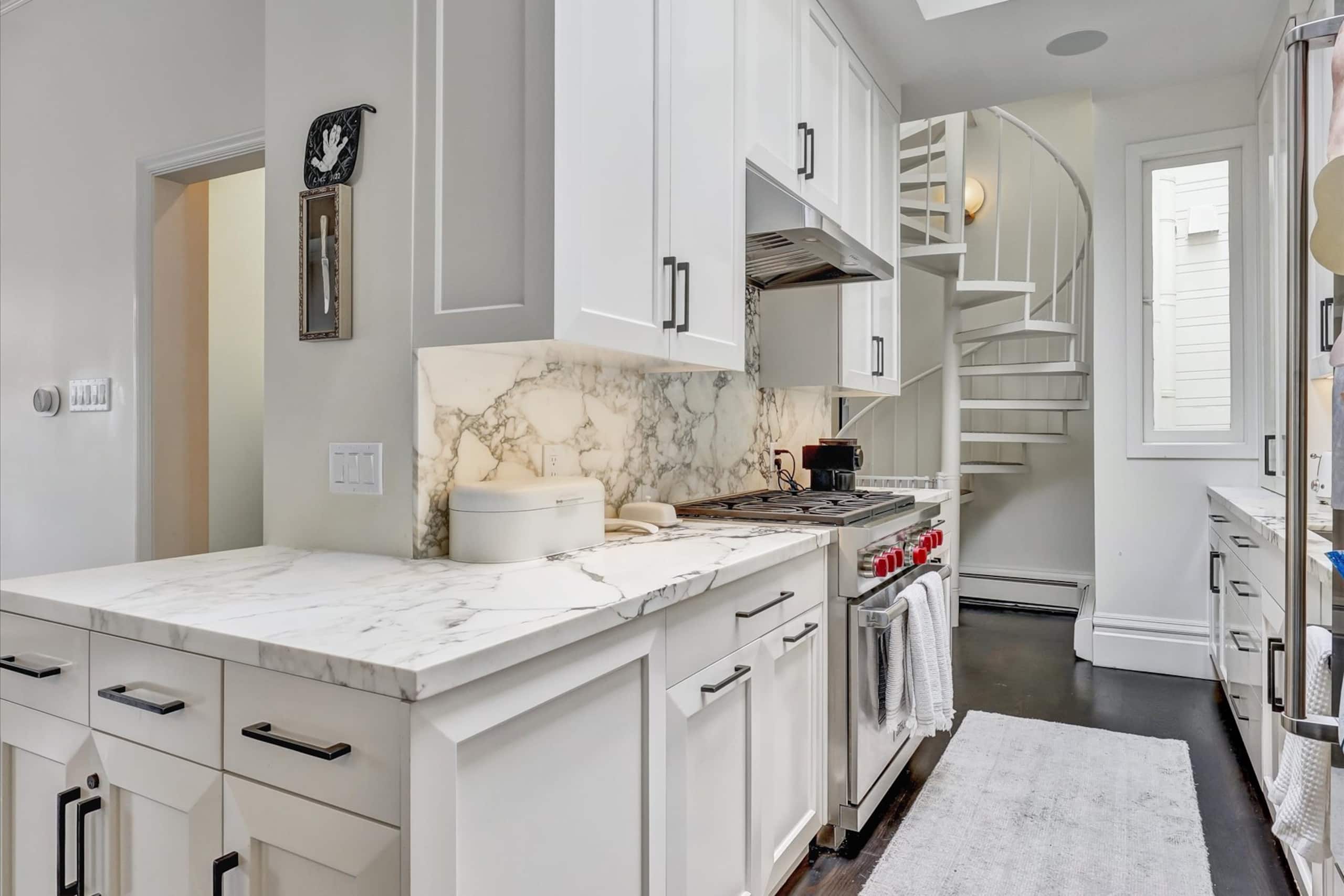 Condo in San Francisco · ★5.0 · 3 bedrooms · 3 beds · 2.5 baths - Image 11