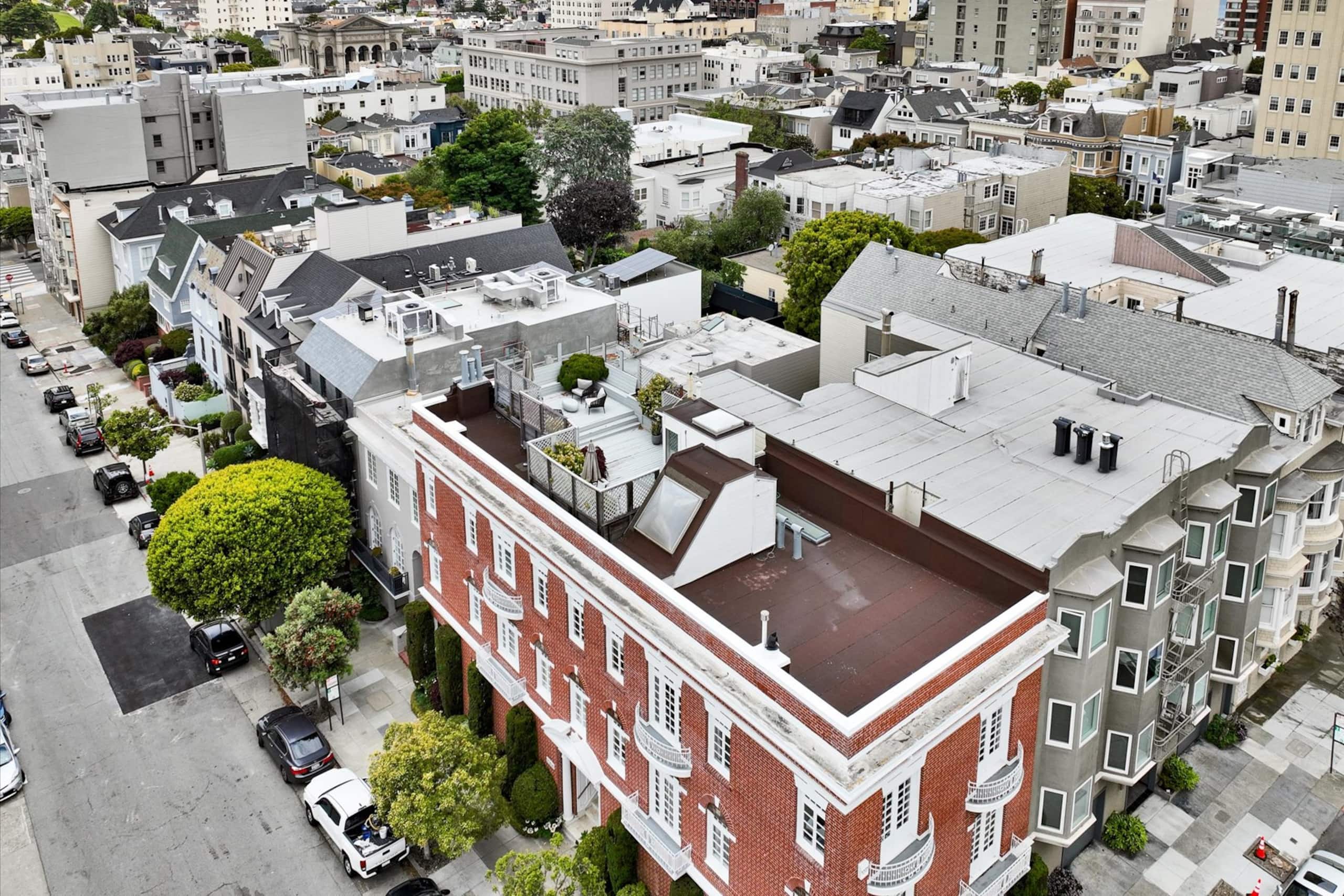 Condo in San Francisco · ★5.0 · 3 bedrooms · 3 beds · 2.5 baths - Image 40