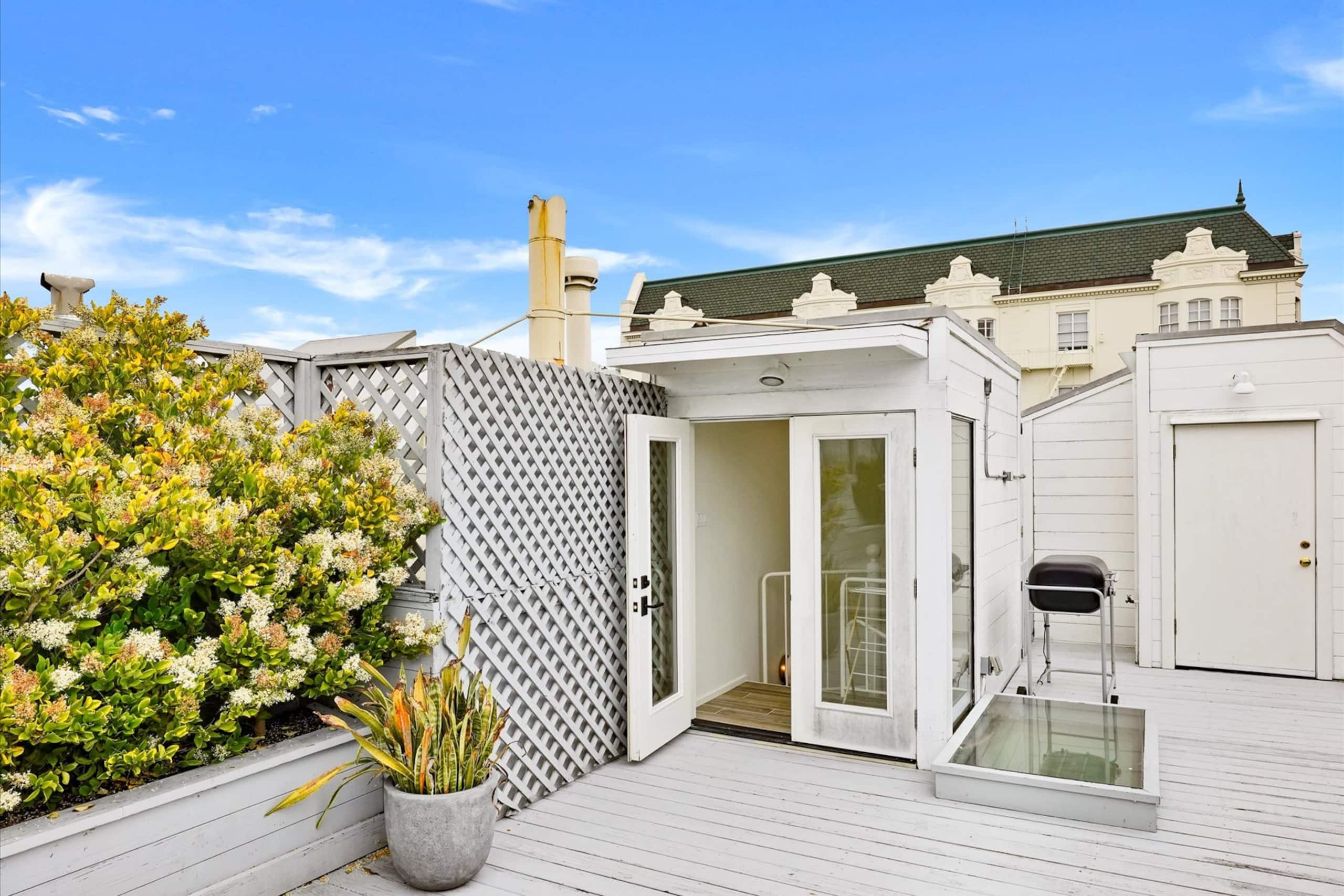 Condo in San Francisco · ★5.0 · 3 bedrooms · 3 beds · 2.5 baths - Image 32