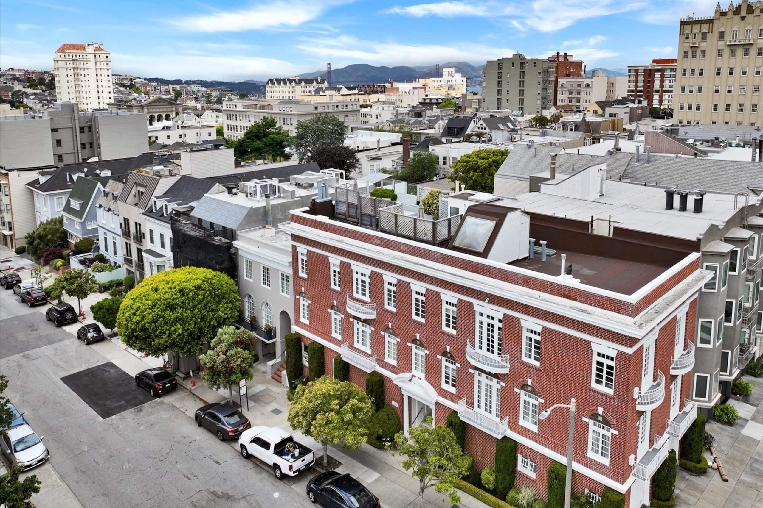 Condo in San Francisco · ★5.0 · 3 bedrooms · 3 beds · 2.5 baths - Image 42