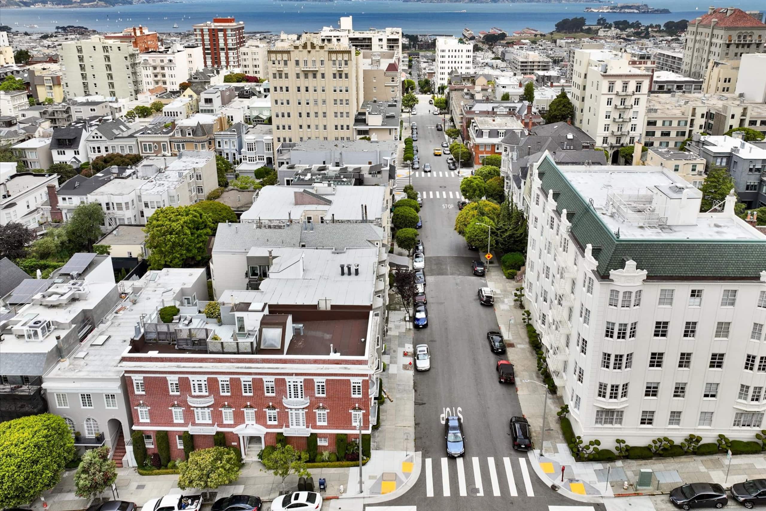 Condo in San Francisco · ★5.0 · 3 bedrooms · 3 beds · 2.5 baths - Image 43