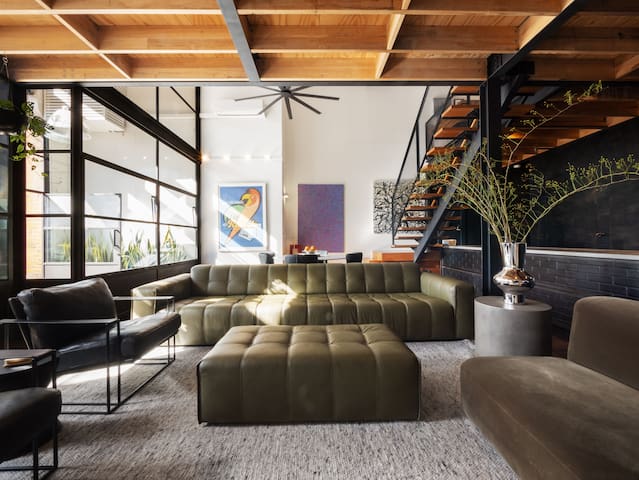 Loft 393 – Converted Warehouse Near Smith St