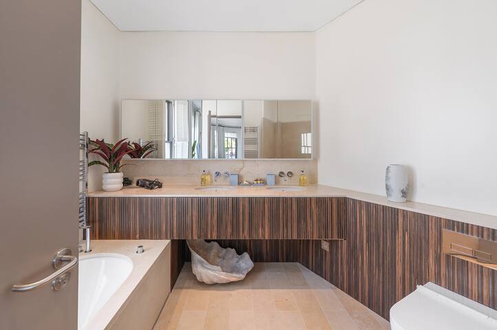 New Refurbishment w AC and Roof Terrace nr Portobe gallery image 2