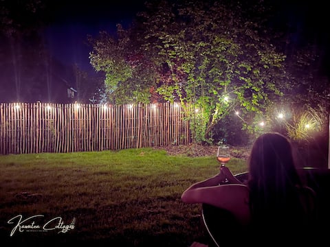 Wellness cottage with hot tub 'Auckland'