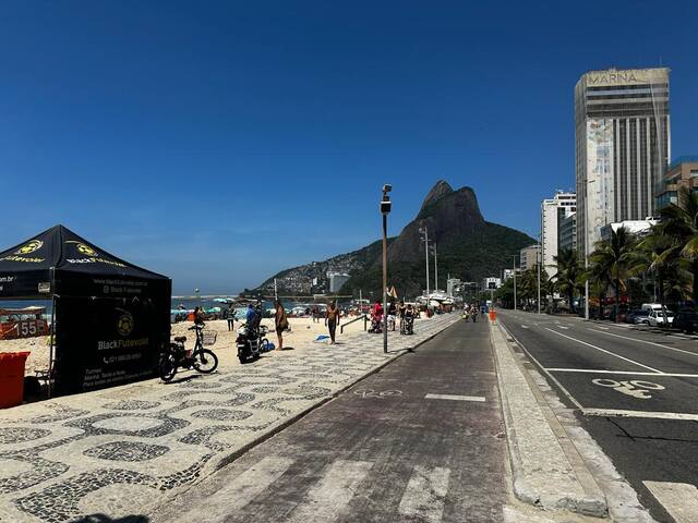 Apartamento em Prédio em Frente a Praia do Leblon gallery image 2