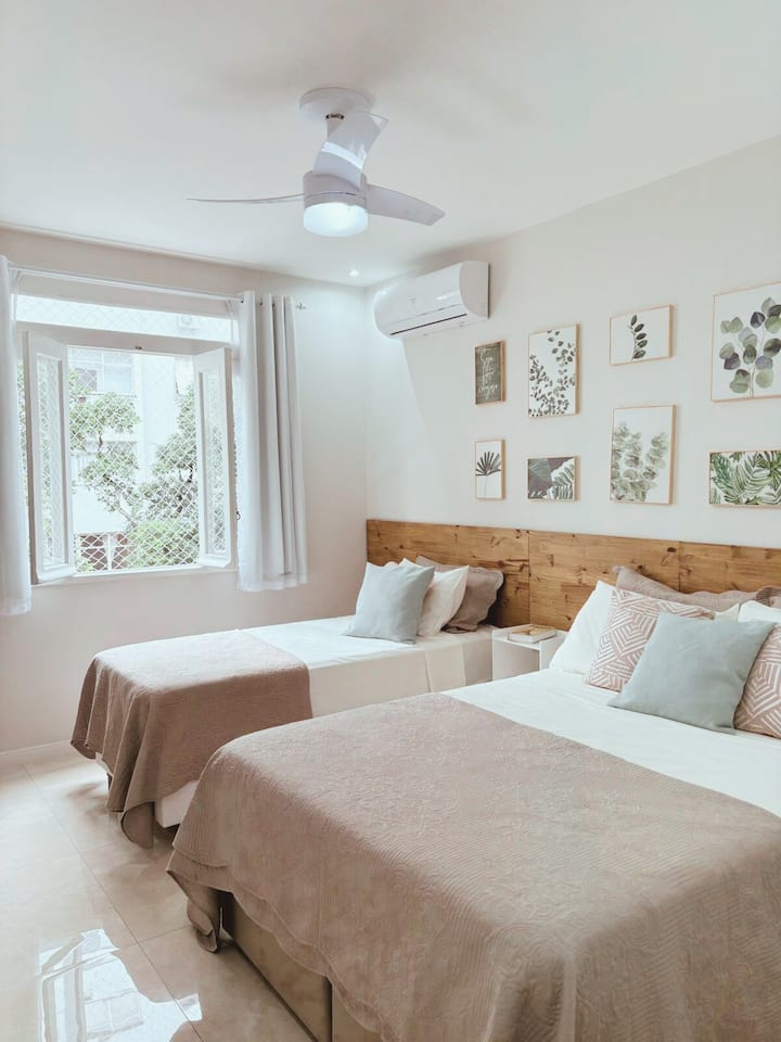 Tree-lined street view. It accommodates up to 4 guests: 2 in the double bed and 2 more in the twin bed. Single and/or double sheets, pillows,  blankets and/or bedspreads properly sanitized and passed on the total guests of the reservation.