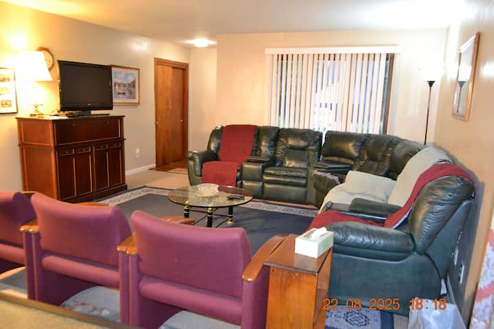 Entire Home|westerville|2 Br|1kg|1-q Sz Beds| 1ba| - New Albany, OH