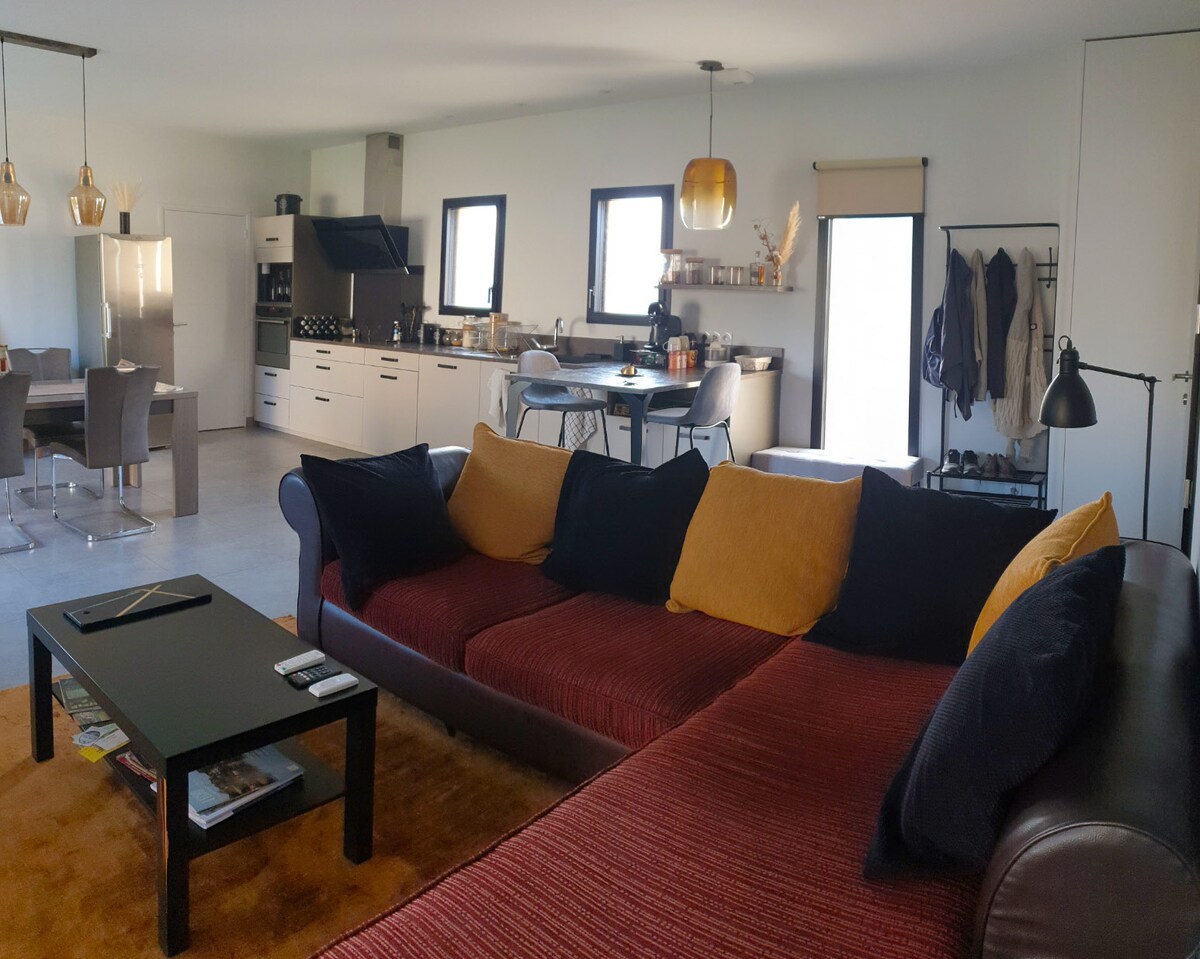 Top performing Airbnb: L'Adéquate | Single-story house on private street. in Dinard