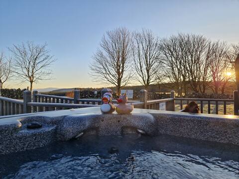 The Highlander Caravan with luxury Hot Tub Sleeps6