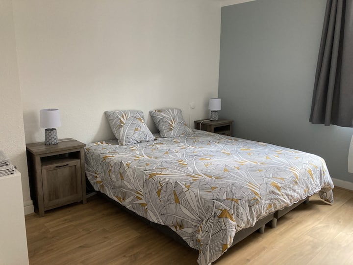 HABITACIÓN PRINCIPAL - CAMA KING SIZE 180 cm