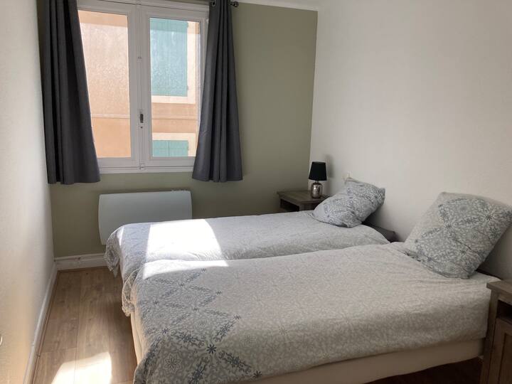 DORMITORIO 3 - 2 CAMAS INDIVIDUALES de 90 cm